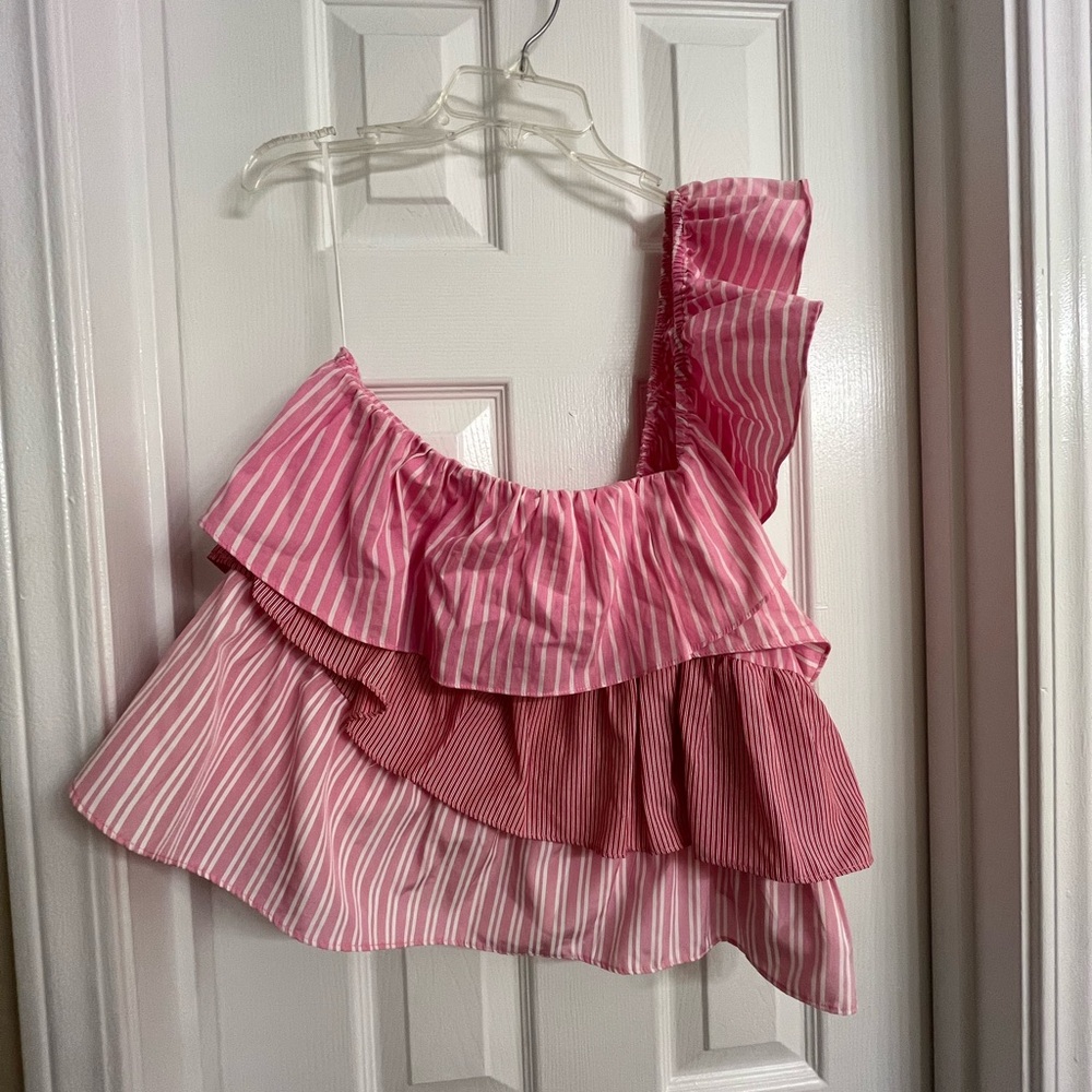 One shoulder tiered blouse